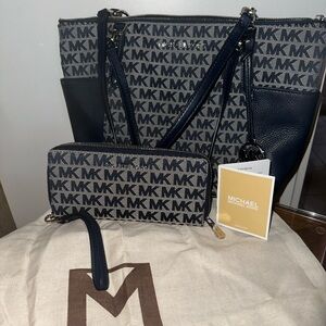 Michael Kors Bedford Large Signature ShoulderTote Bag w/ Jet Set Travel Wallet